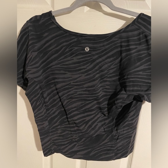 Lululemon Align T-Shirt in Black and Gray Stripe - Picture 3 of 6